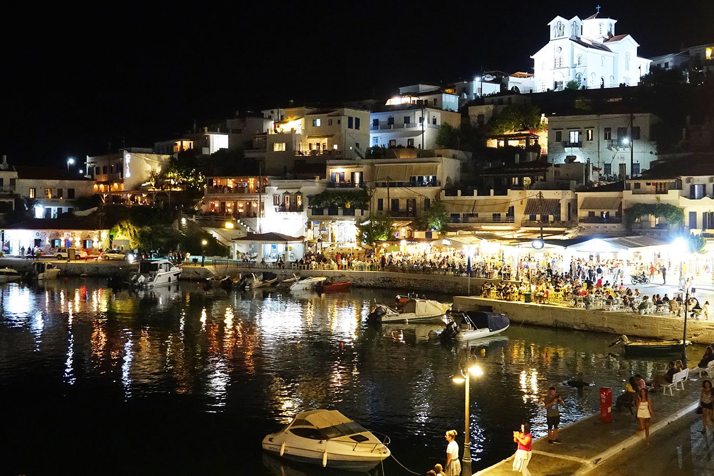 Στο Μπατσί θα βρείτε αρκετά μπαράκια με καλή μουσική και υπέροχα κοκτέιλ