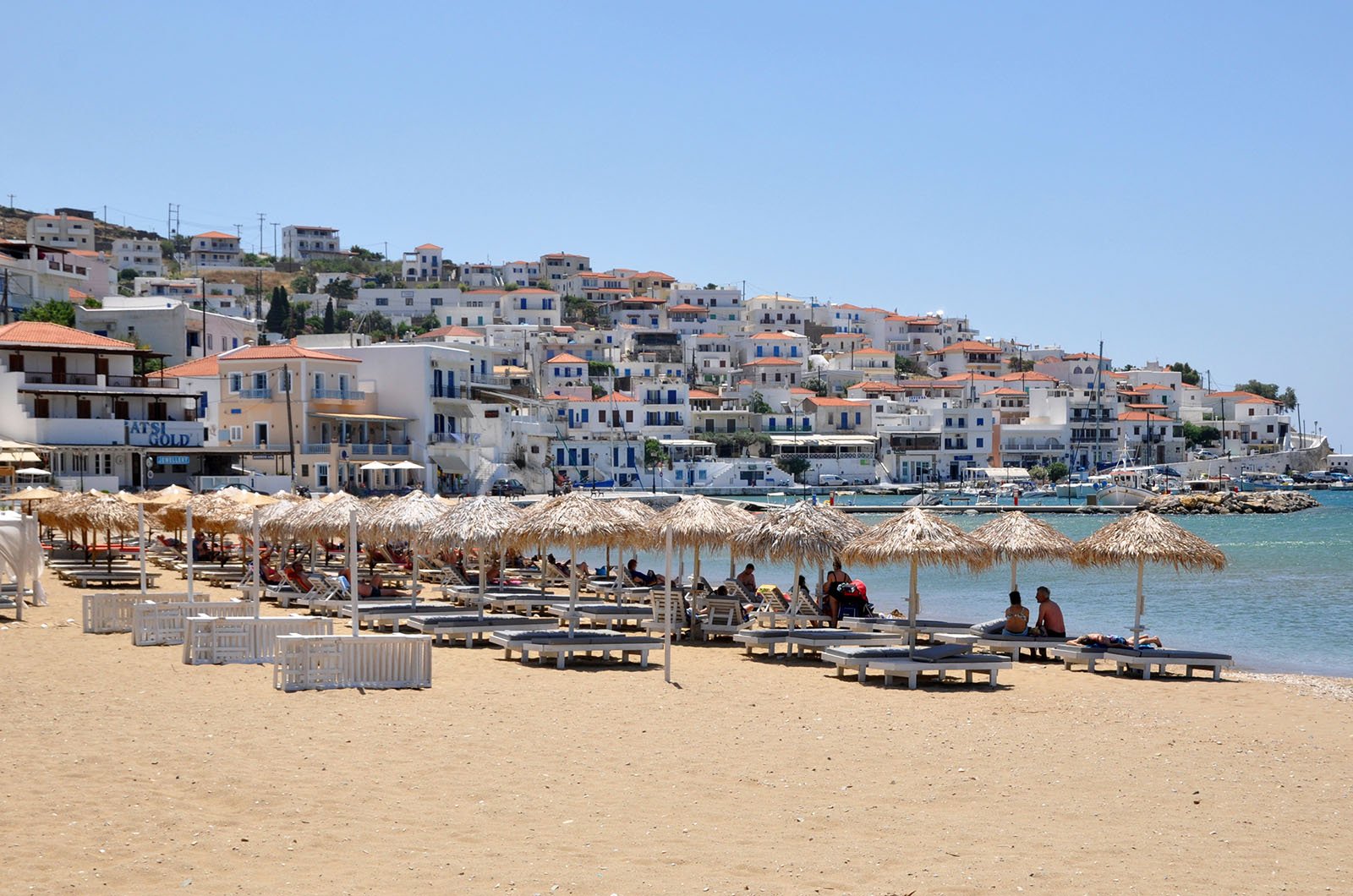 Παραλία Μπατσί στην Άνδρο Παραλία Μπατσί στην Άνδρο